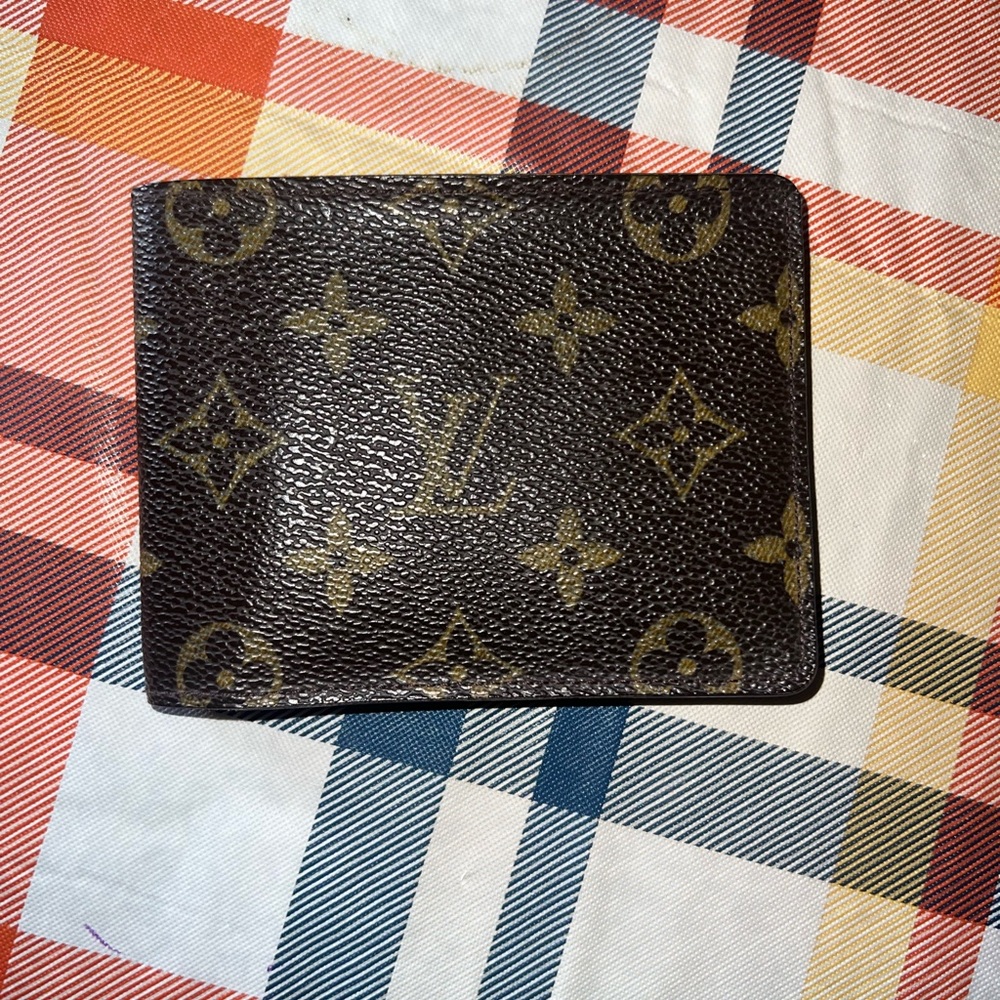 Vintage Louis Vuitton Monogram Wallet. Outstanding condition for its age.